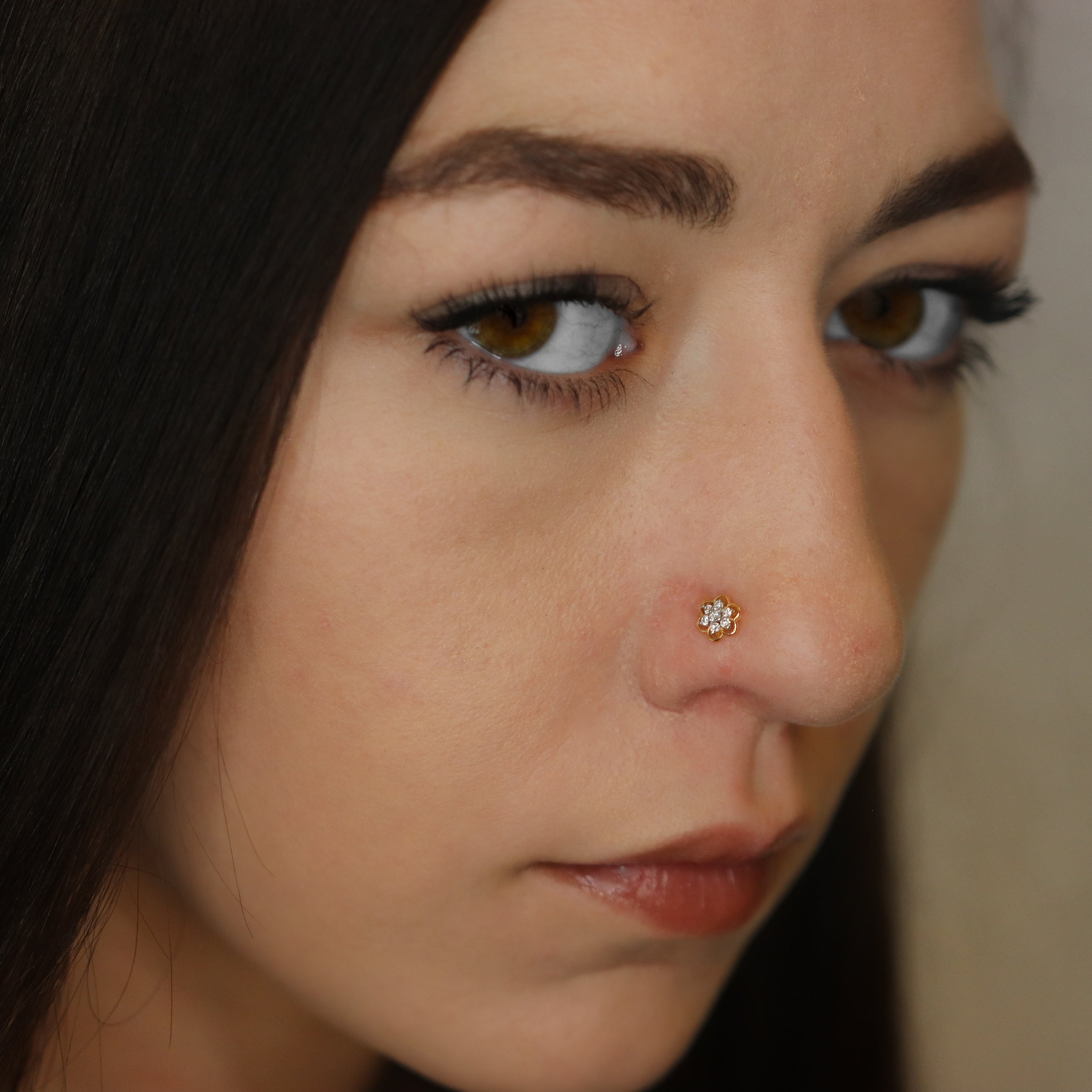 Floral Nosepin with Diamonds (18K)