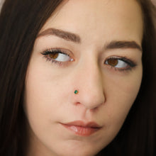 Green Emerald Nose Pin (18K)