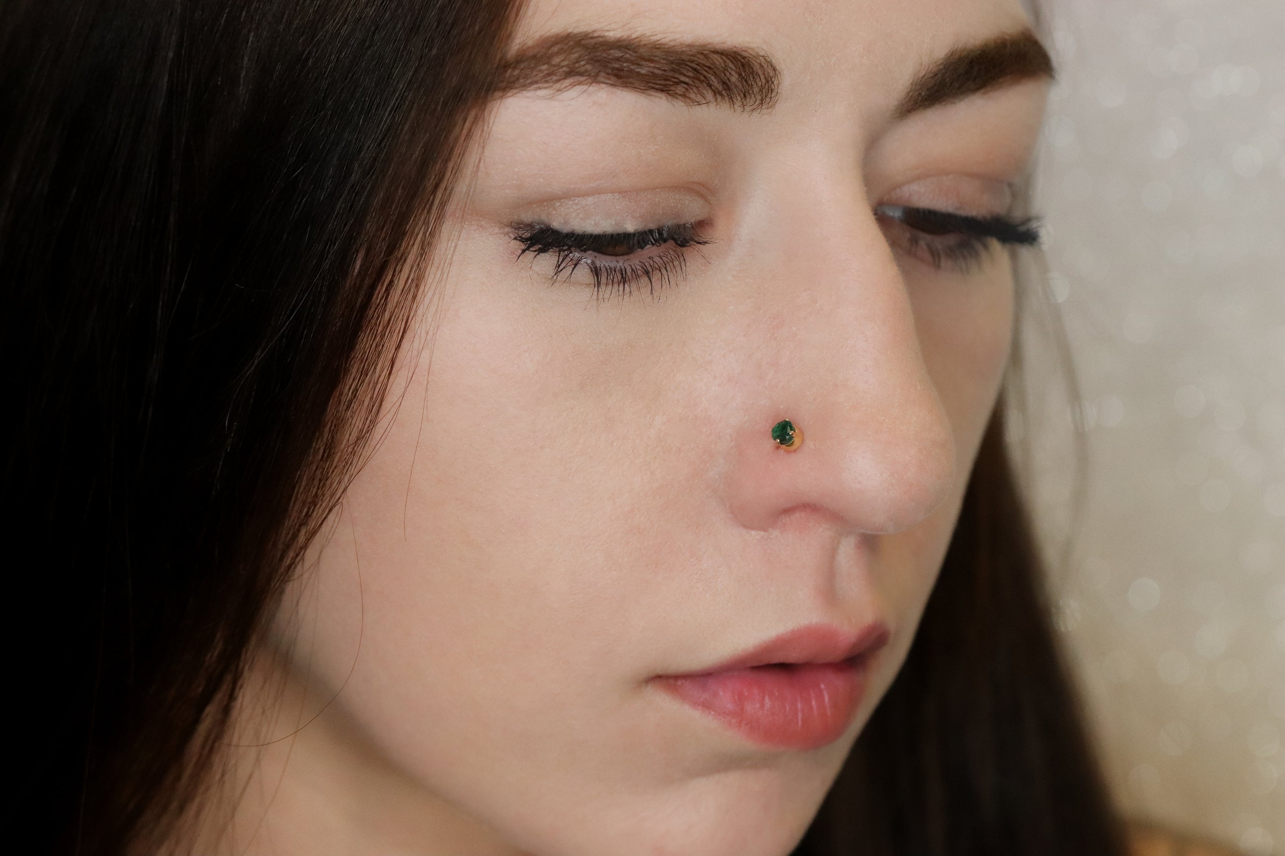 Emerald Green Nose Pin (18K)