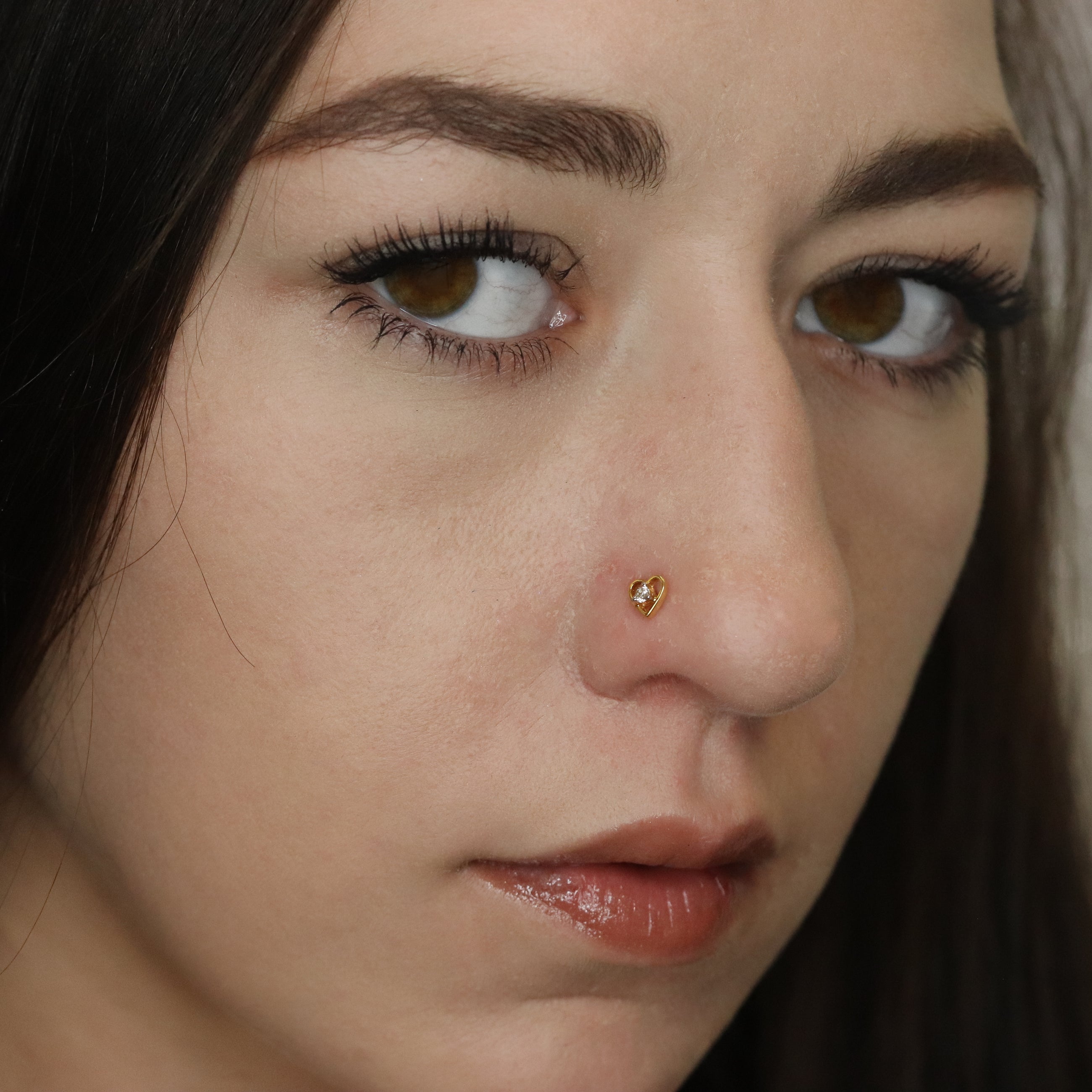 Heart Nose Pin with Diamonds (18K)