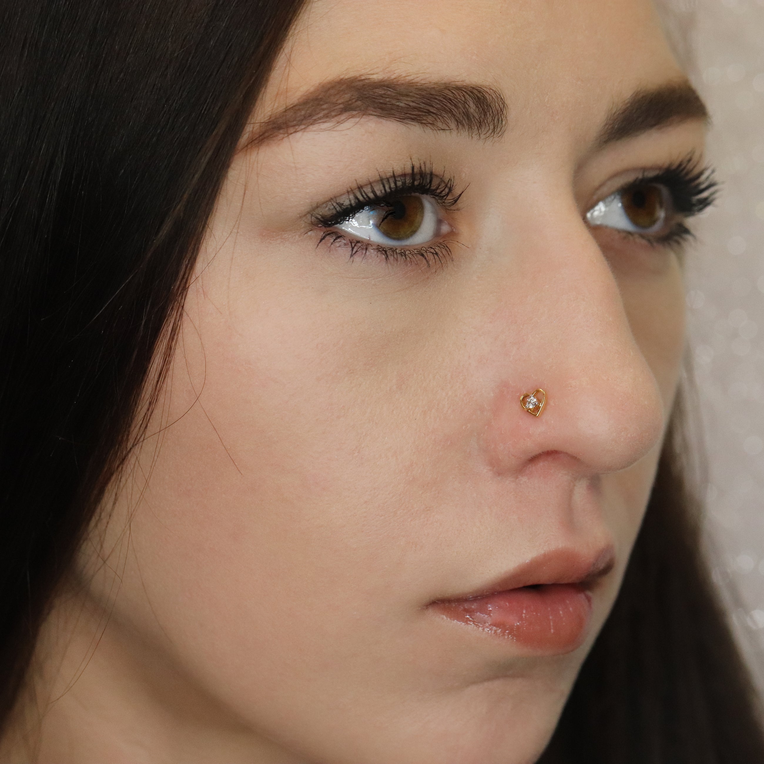 Heart Nose Pin with Diamonds (18K)