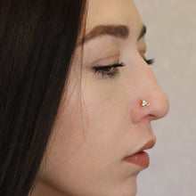 Cloverleaf Nose Pin with Diamonds (18K)