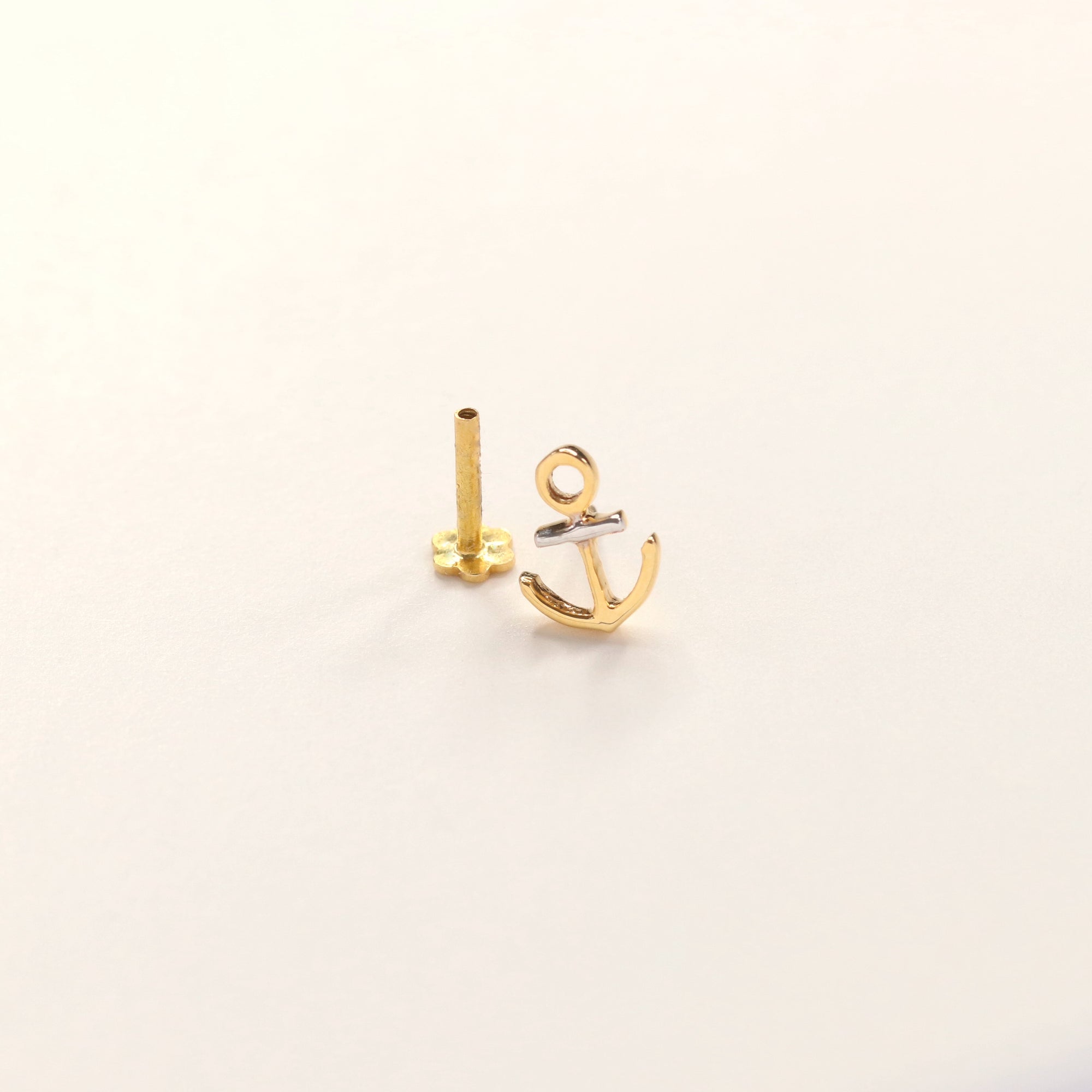 Anchor Nose Pin (18K)