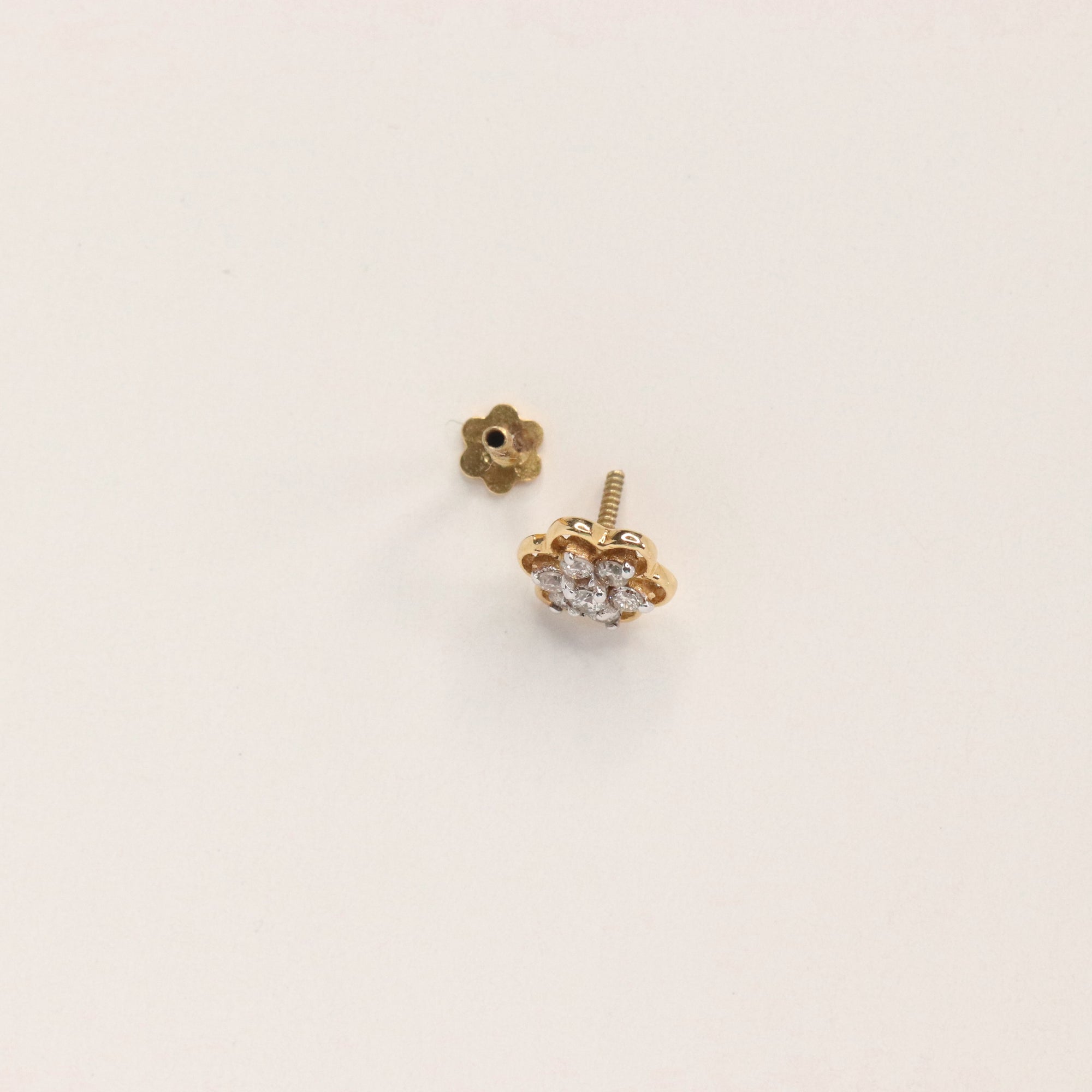Floral Nosepin with Diamonds (18K)