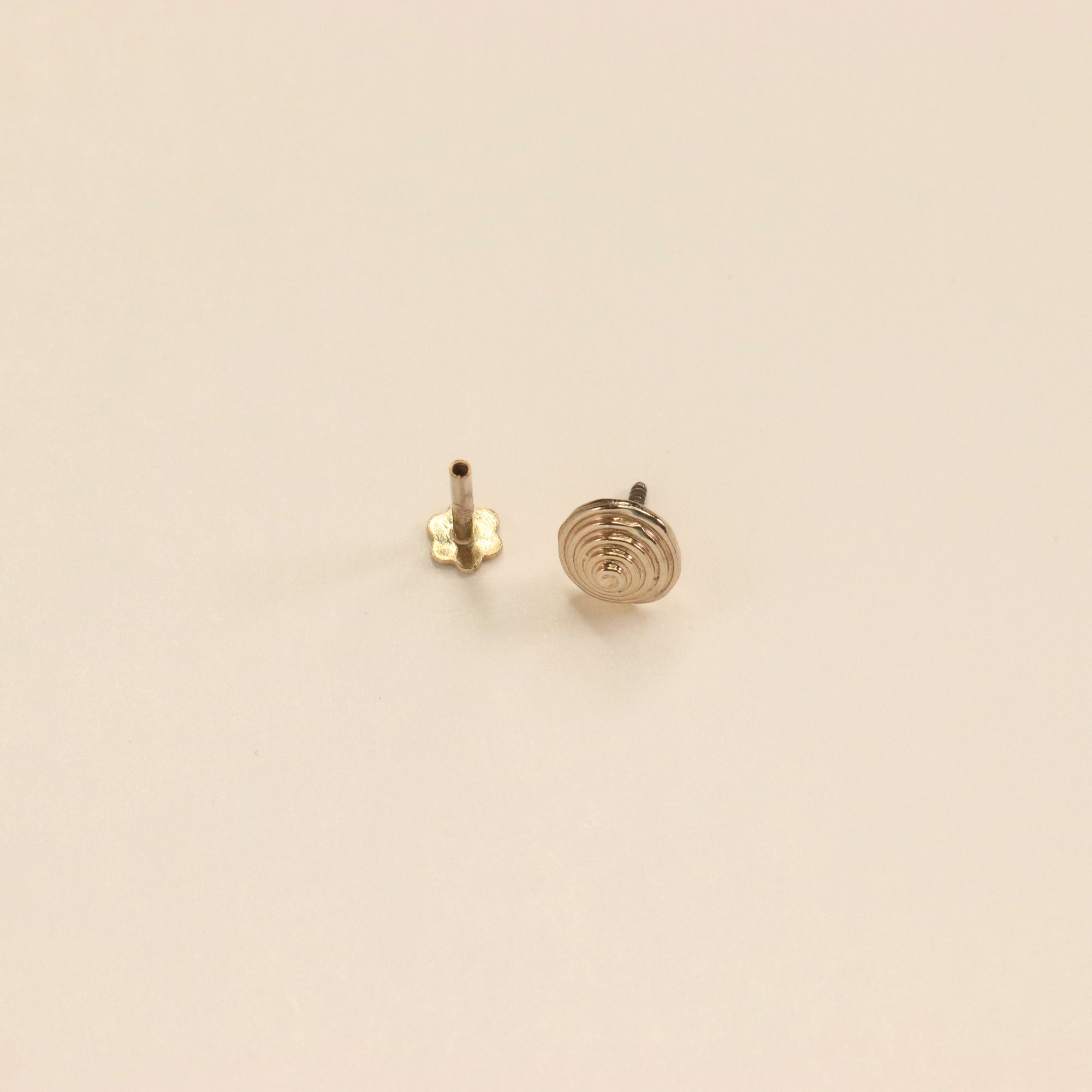 Gold Nose Pin (18K)