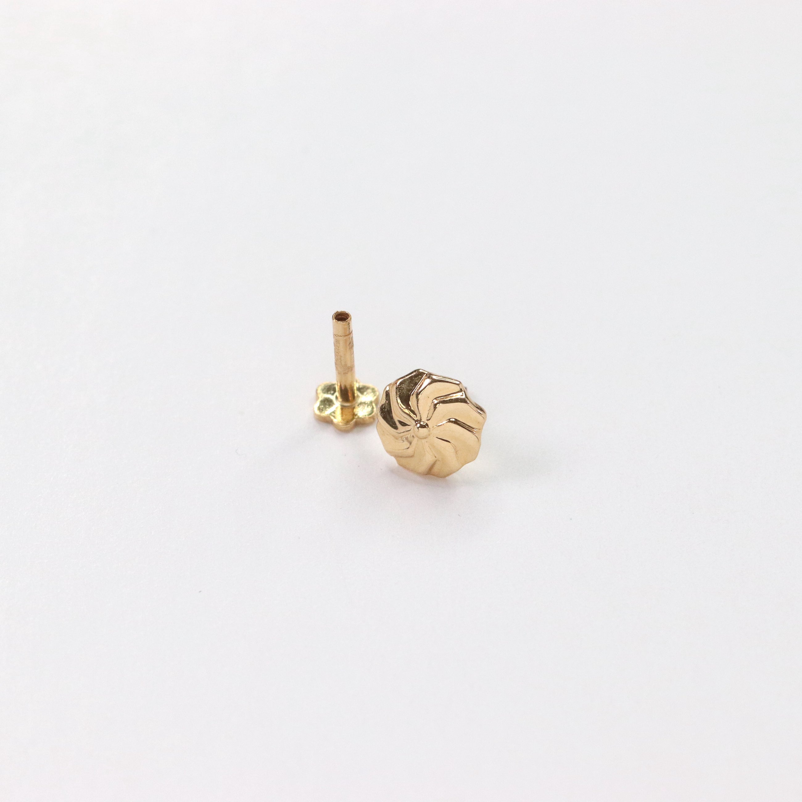 Gold Nose Pin (18K)