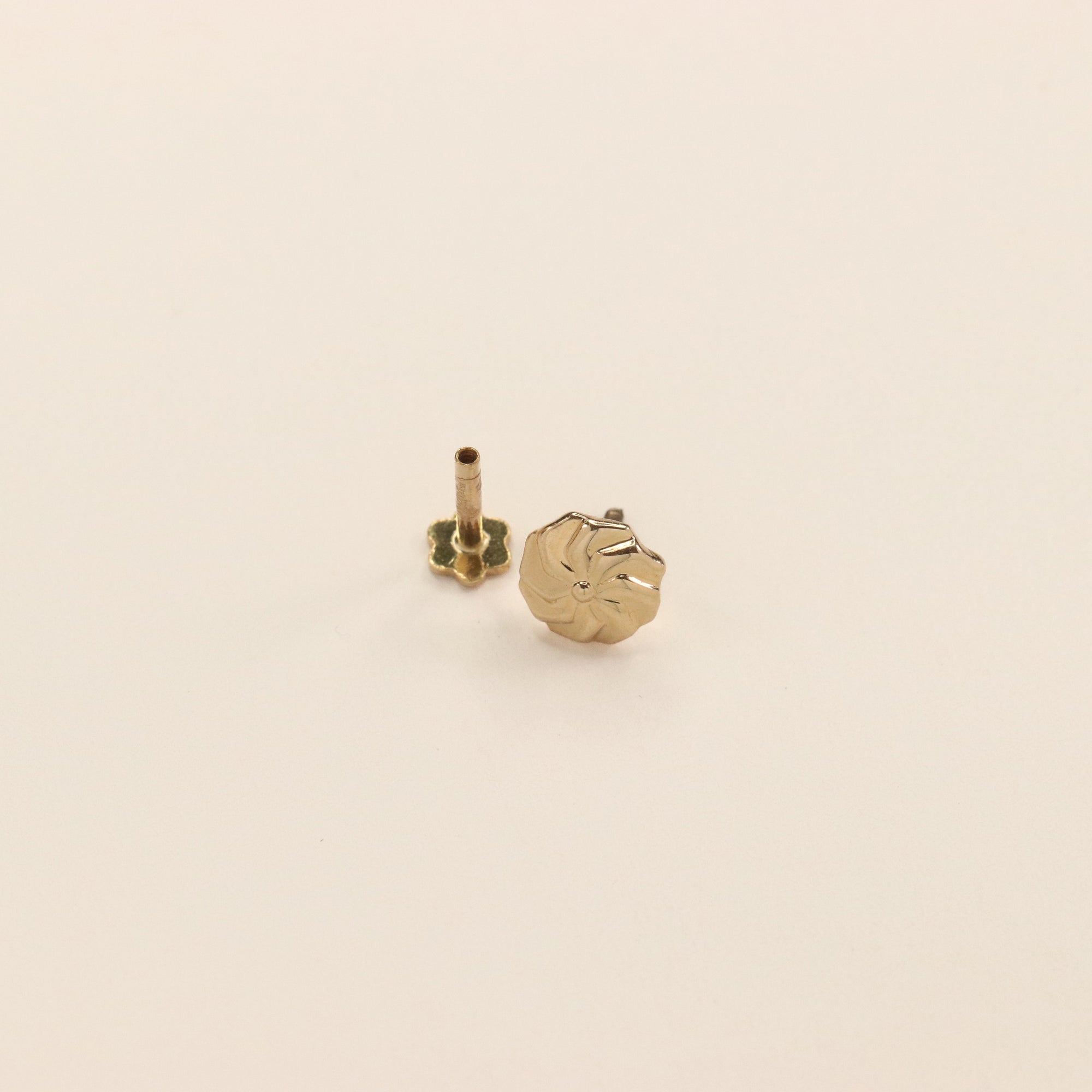 Gold Nose Pin (18K)