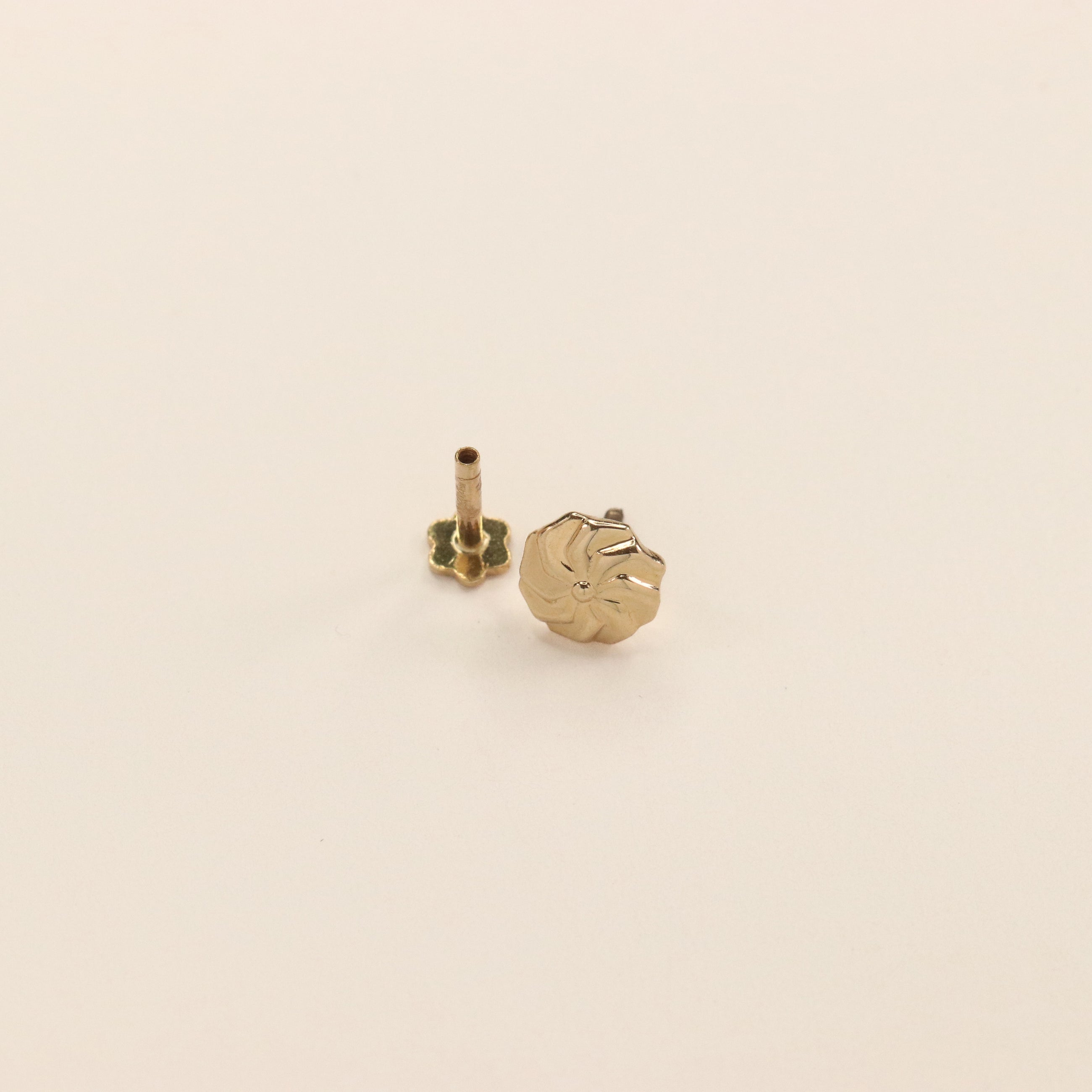 Gold Nose Pin (18K)