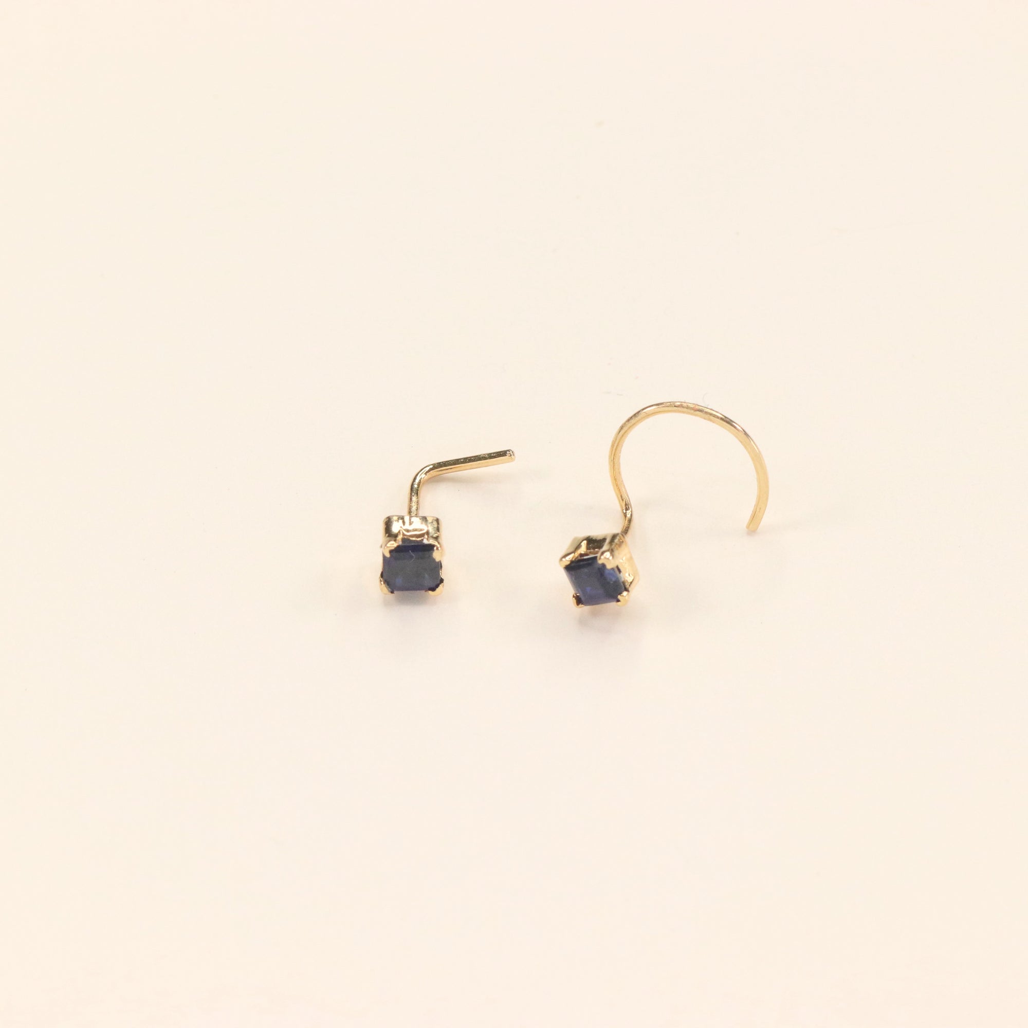 Royal Blue Nose Pin (18K)