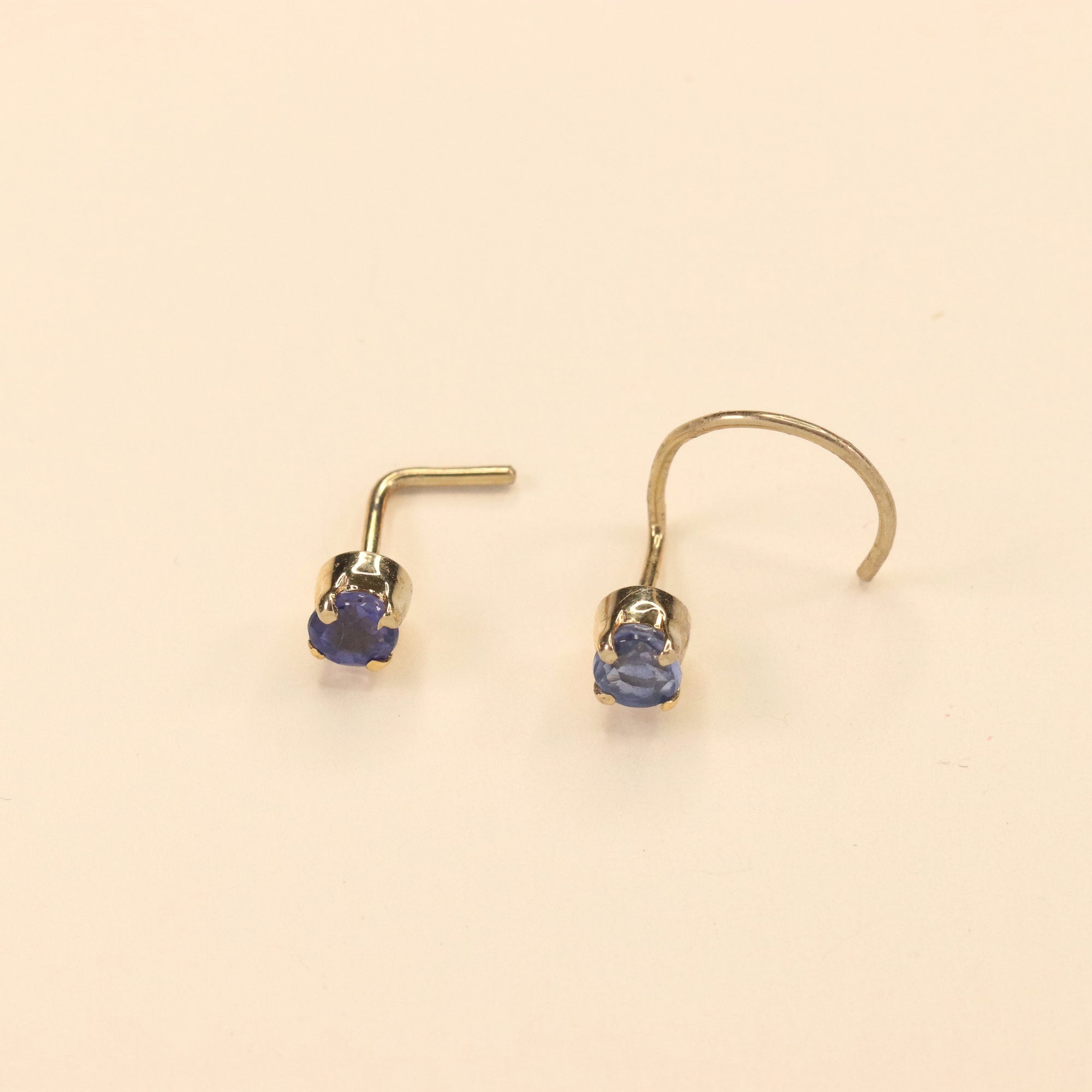 Deep Blue Nose Pin (18K)