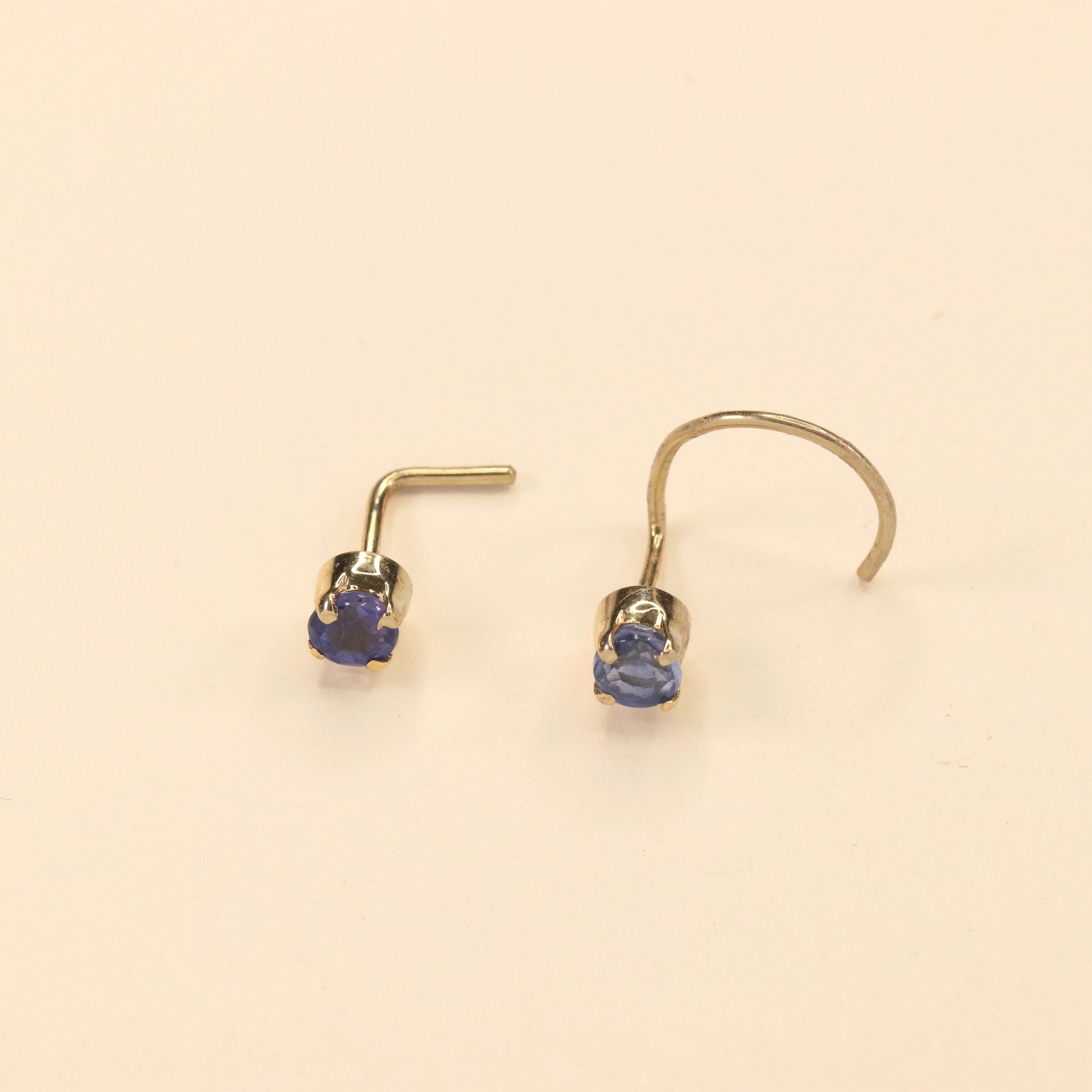 Deep Blue Nose Pin (18K)