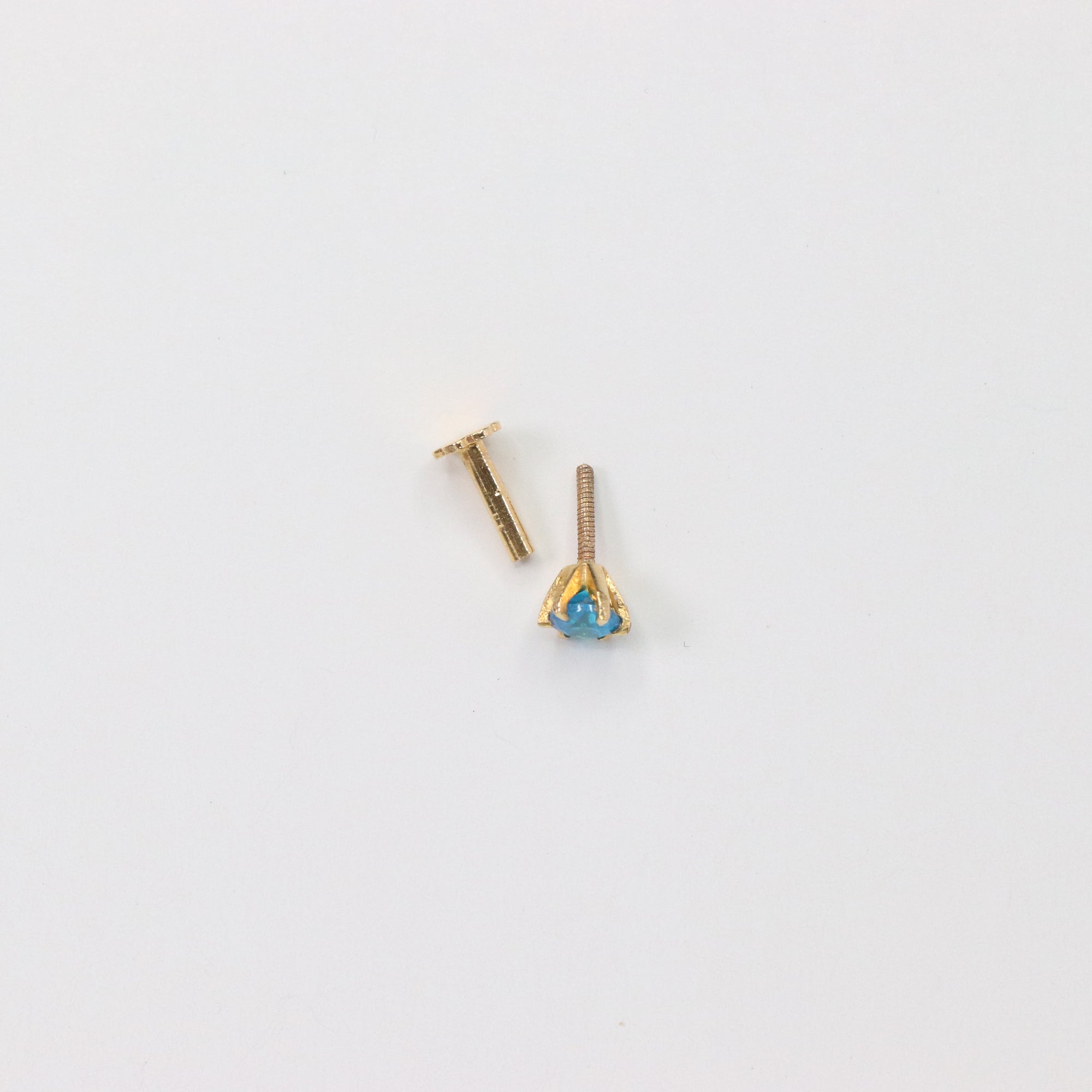 Light Blue Nose Pin (18K)