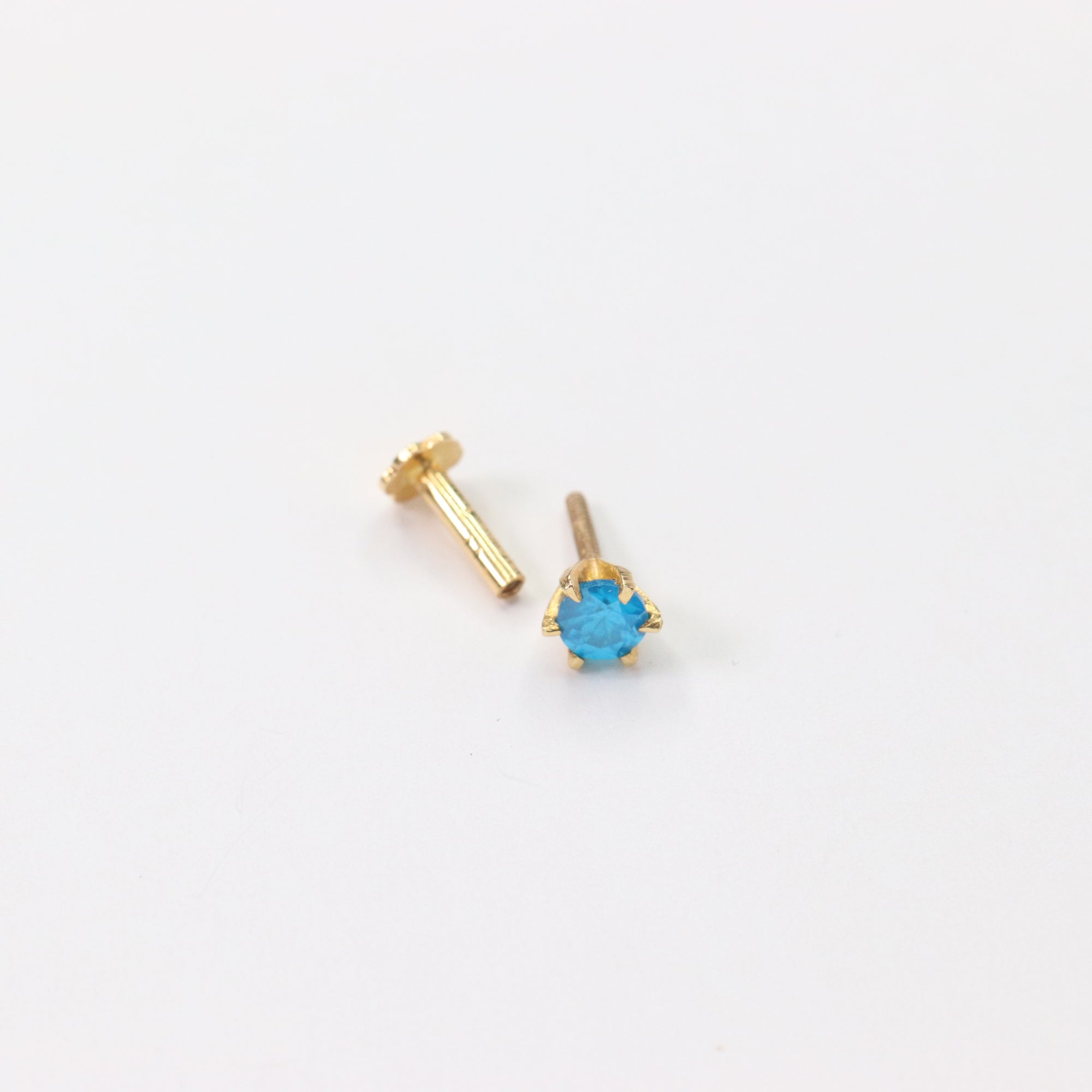 Light Blue Nose Pin (18K)