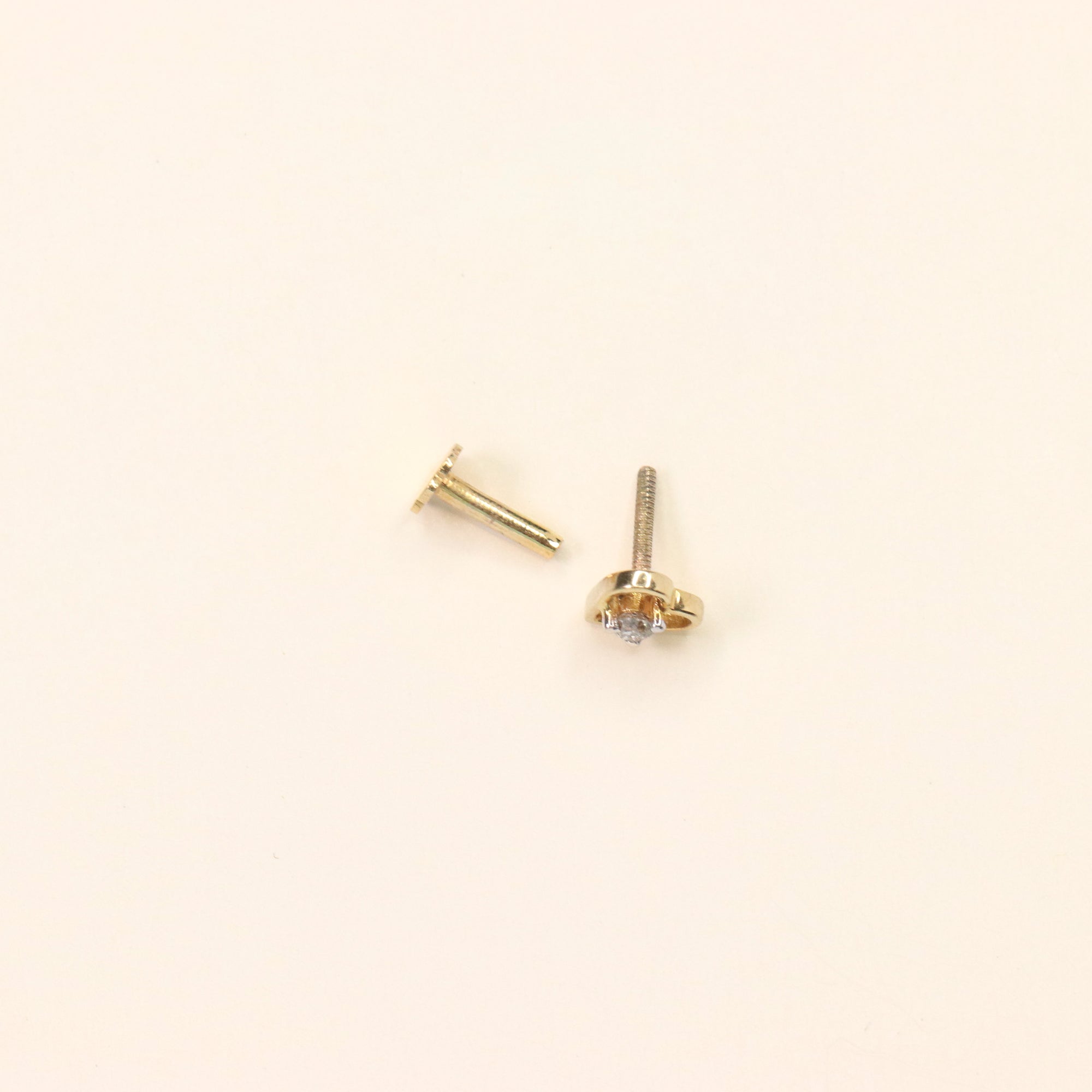 Heart Nose Pin with Diamonds (18K)