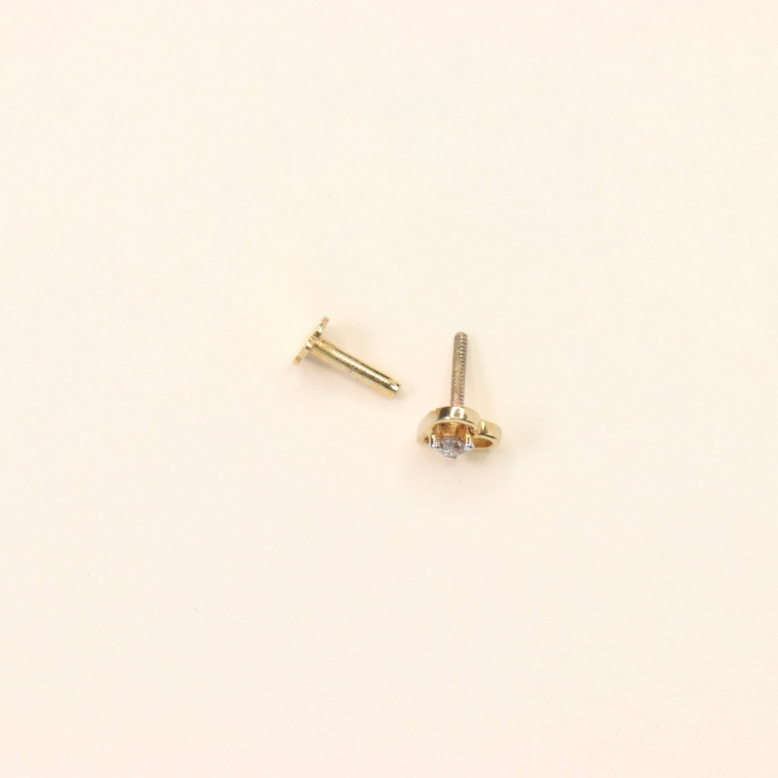 Heart Nose Pin with Diamonds (18K)