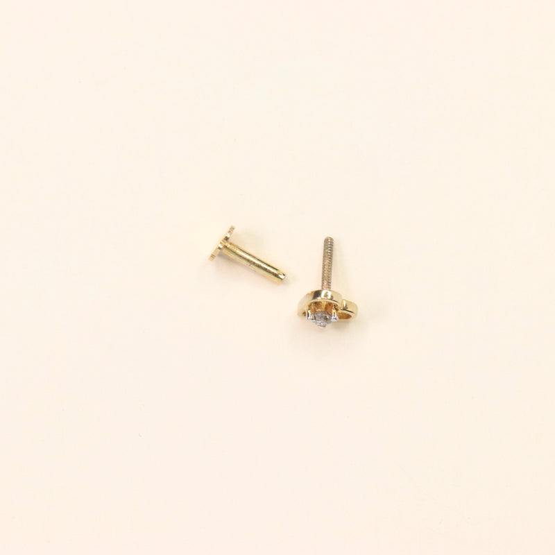 Heart Nose Pin with Diamonds (18K)