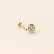 Minimalist Nose Pin with Diamonds (18K)