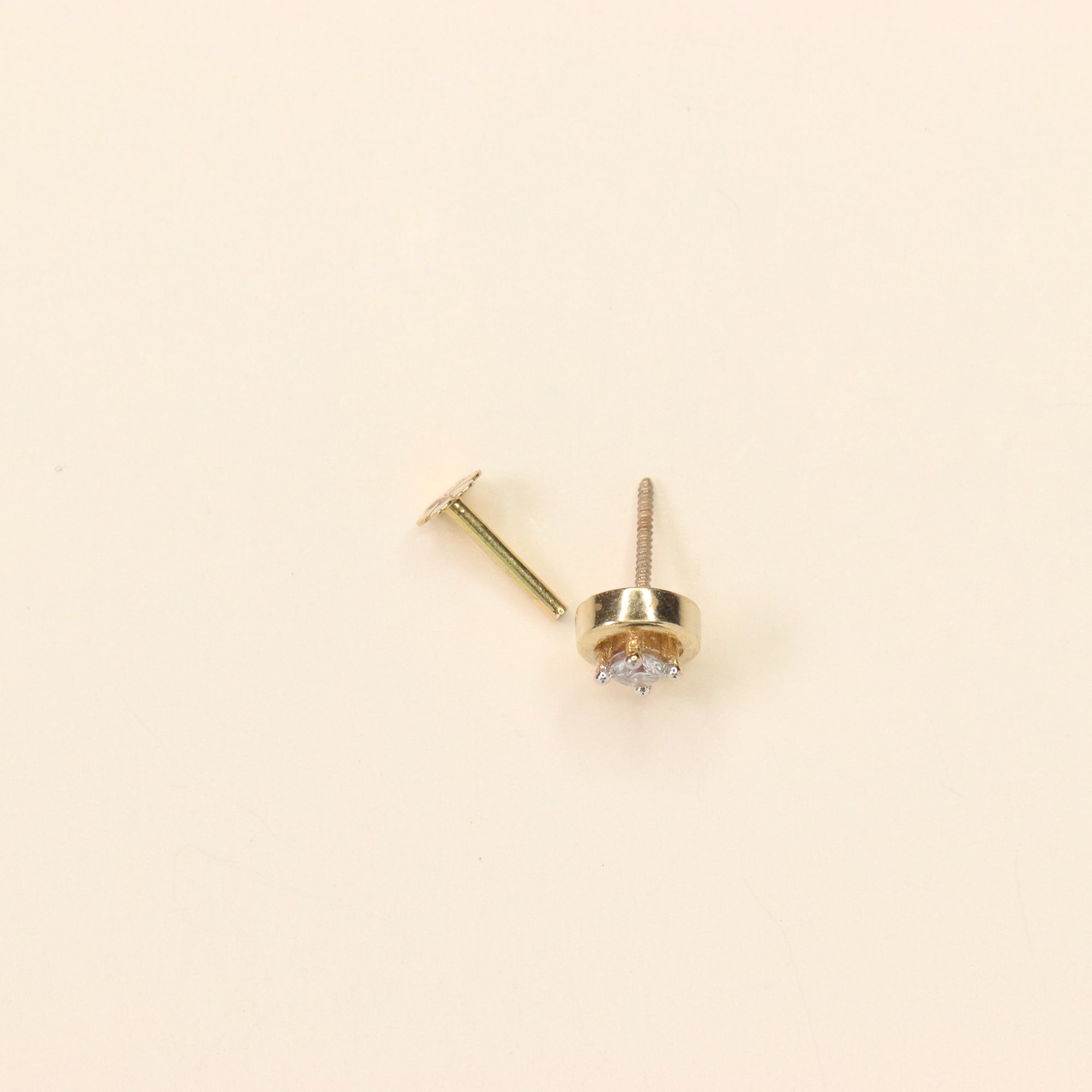Minimalist Nose Pin with Diamonds (18K)