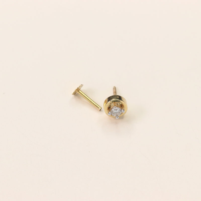 Minimalist Nose Pin with Diamonds (18K)